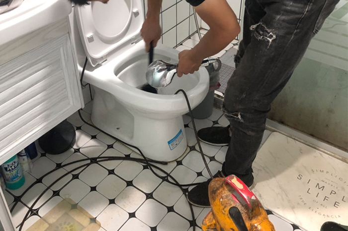 袍江马桶堵塞自己疏通还是找师傅?专业上门服务让你省时更省心